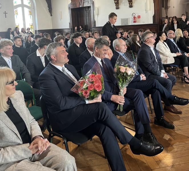 	Zakończenie roku szkolnego maturzystów. Najlepsi uczniowie otrzymali nagrody finansowe
