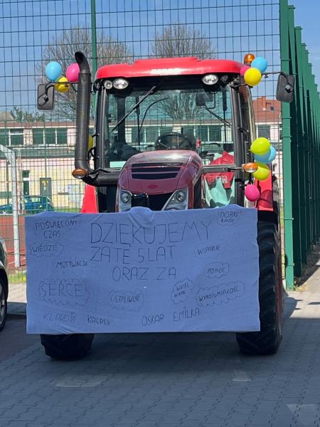 	Zakończenie roku szkolnego maturzystów. Najlepsi uczniowie otrzymali nagrody finansowe