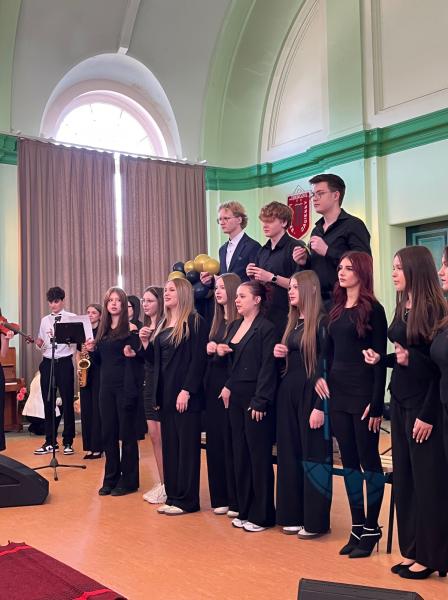 	Zakończenie roku szkolnego maturzystów. Najlepsi uczniowie otrzymali nagrody finansowe