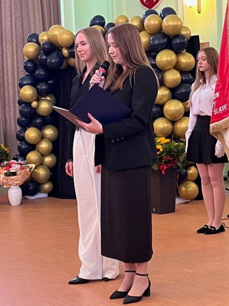 	Zakończenie roku szkolnego maturzystów. Najlepsi uczniowie otrzymali nagrody finansowe