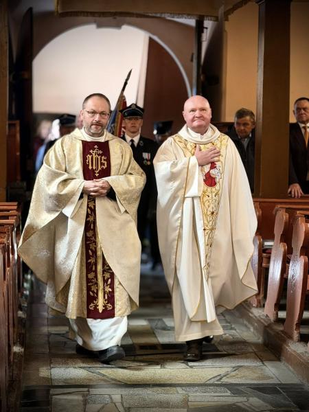 Wyraz jedności, tradycji i strażackiej służby. Uroczystość nadania sztandaru OSP Krzelków