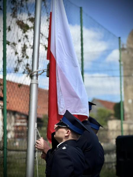 Wyraz jedności, tradycji i strażackiej służby. Uroczystość nadania sztandaru OSP Krzelków