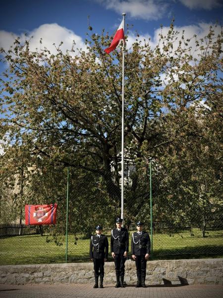 Wyraz jedności, tradycji i strażackiej służby. Uroczystość nadania sztandaru OSP Krzelków