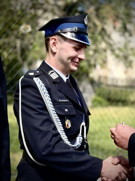 Wyraz jedności, tradycji i strażackiej służby. Uroczystość nadania sztandaru OSP Krzelków