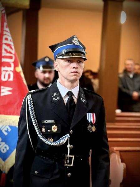 Wyraz jedności, tradycji i strażackiej służby. Uroczystość nadania sztandaru OSP Krzelków