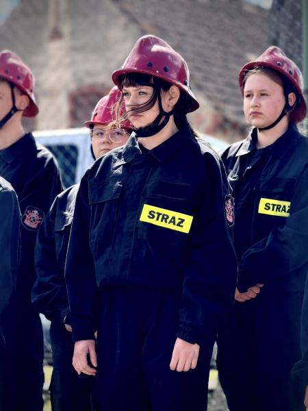 Wyraz jedności, tradycji i strażackiej służby. Uroczystość nadania sztandaru OSP Krzelków