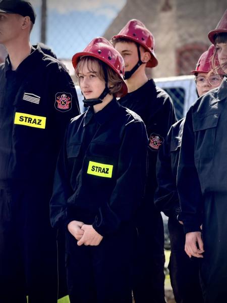 Wyraz jedności, tradycji i strażackiej służby. Uroczystość nadania sztandaru OSP Krzelków