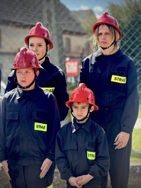 Wyraz jedności, tradycji i strażackiej służby. Uroczystość nadania sztandaru OSP Krzelków