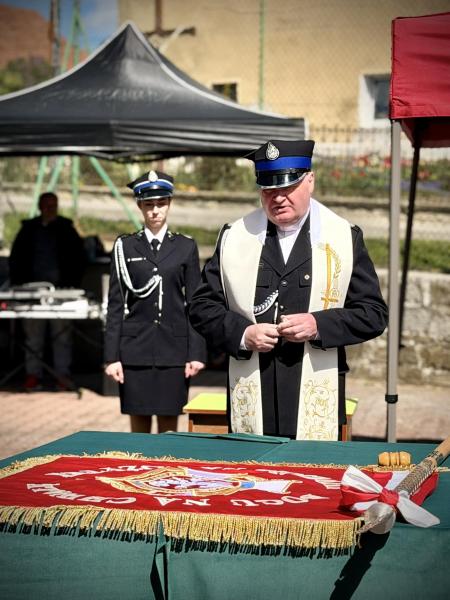Wyraz jedności, tradycji i strażackiej służby. Uroczystość nadania sztandaru OSP Krzelków