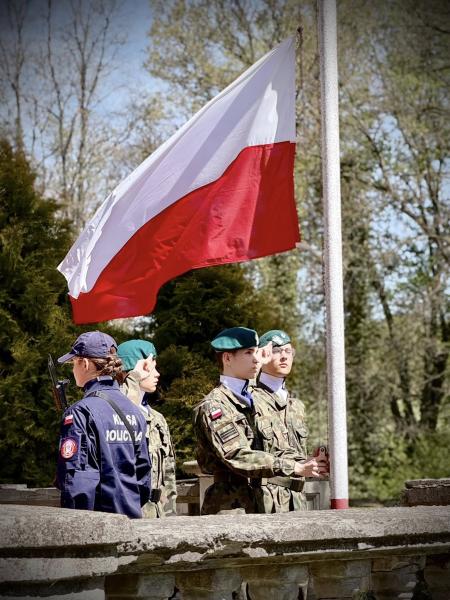 Uroczyste obchody 235. rocznicy Konstytucji 3 Maja i Dnia św. Floriana w Henrykowie