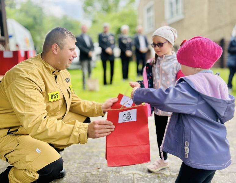 W Głębokiej powstała Dziecięca Drużyna Pożarnicza. Było ślubowanie, pokaz RKO i integracja