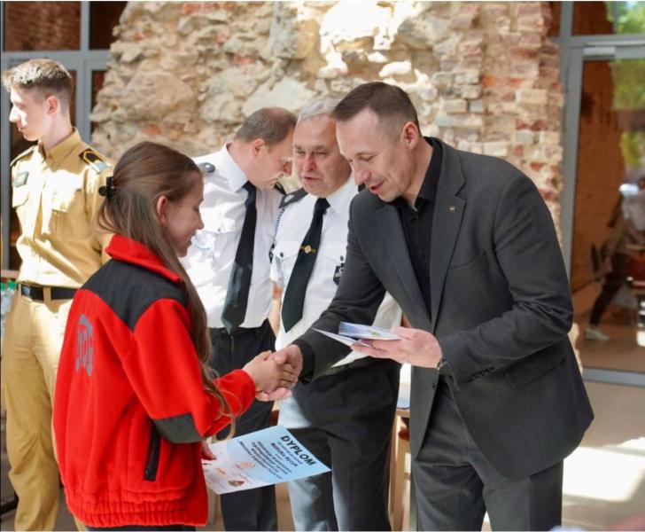 Młodzi strażacy rywalizowali w Twierdzy Srebrna Góra. Znamy zwycięzców etapu wojewódzkiego