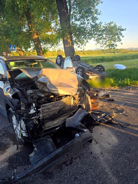 Zderzenie dwóch pojazdów na drodze wojewódzkiej nr 382 na wysokości Strąkowej