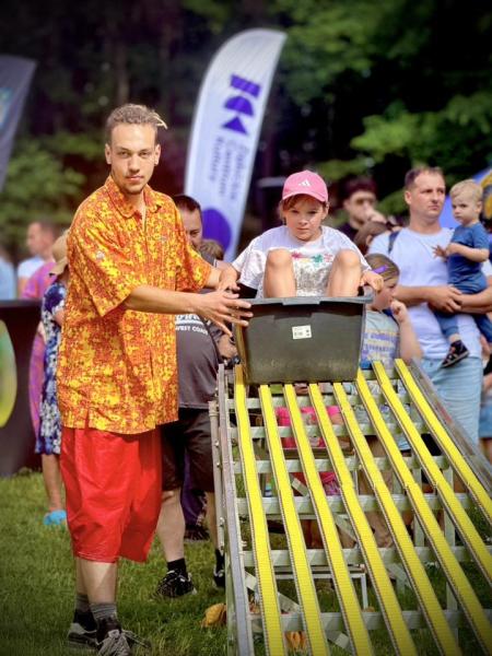 Tłumy dzieci opanowały Park Miejski w Ziębicach. Dzień Dziecka pełen atrakcji i dobrej zabawy [foto]
