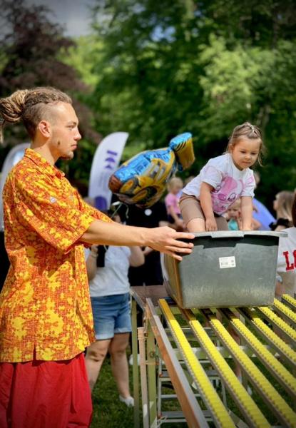 Tłumy dzieci opanowały Park Miejski w Ziębicach. Dzień Dziecka pełen atrakcji i dobrej zabawy [foto]