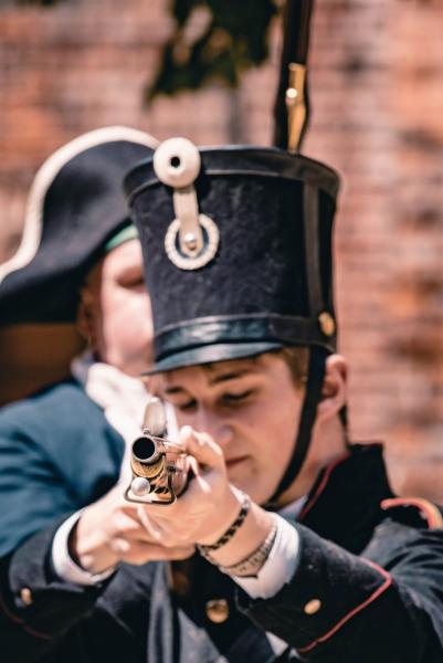 Rekordowe Święto Twierdzy Srebrna Góra. Ponad 180 rekonstruktorów i tysiące gości