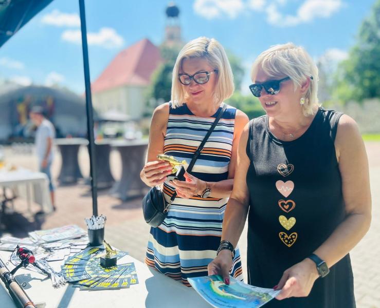 Rodzinna niedziela w Ziębicach. Piknik z piosenką i giełda staroci przy muszli koncertowej