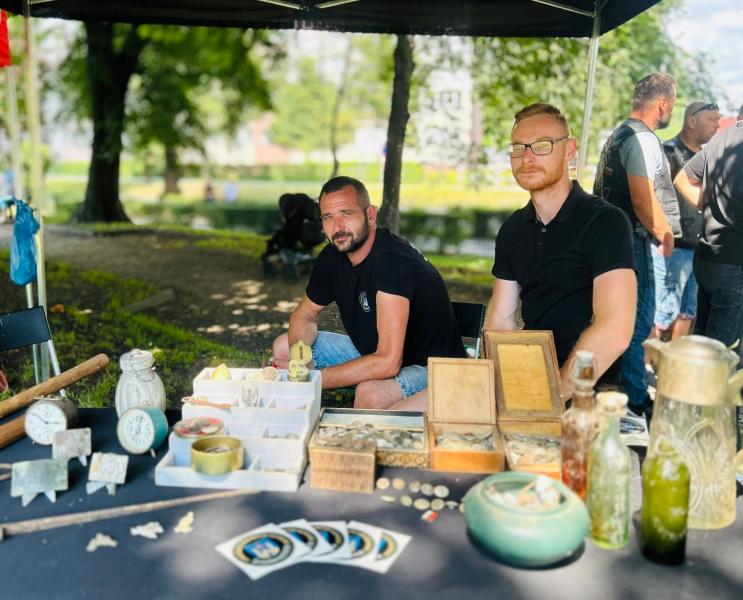 Rodzinna niedziela w Ziębicach. Piknik z piosenką i giełda staroci przy muszli koncertowej