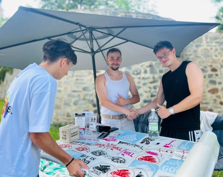 Rodzinna niedziela w Ziębicach. Piknik z piosenką i giełda staroci przy muszli koncertowej