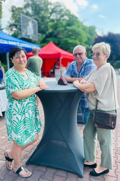 Rodzinna niedziela w Ziębicach. Piknik z piosenką i giełda staroci przy muszli koncertowej
