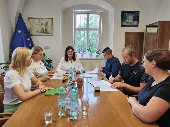 Rusza odbudowa ulic po powodzi. Podpisano umowę na inwestycję w Złotym Stoku