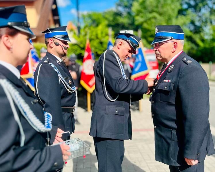 80 lat OSP Henryków. Jubileusz jednostki z udziałem strażaków, mieszkańców i samorządowców