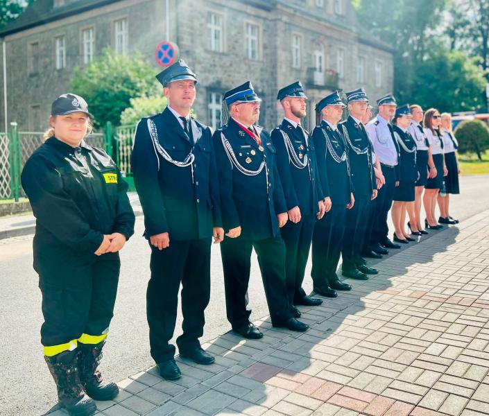 80 lat OSP Henryków. Jubileusz jednostki z udziałem strażaków, mieszkańców i samorządowców