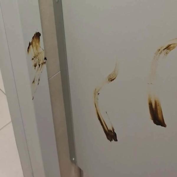 Mimo codziennego sprzątania toaleta miejska jest regularnie dewastowana. Urząd apeluje o kulturę