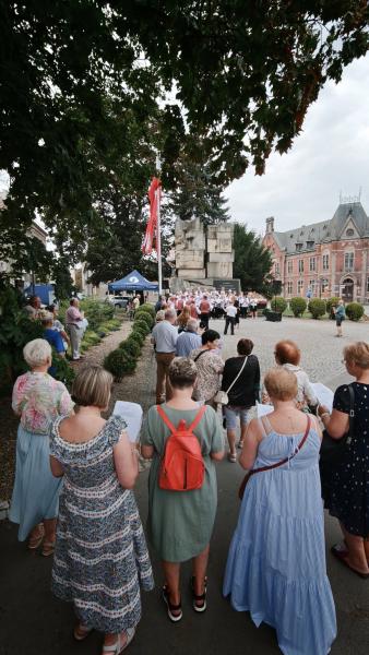Patriotyczne śpiewy w Ząbkowicach Śląskich. Mieszkańcy uczcili 82. rocznicę Powstania Warszawskiego