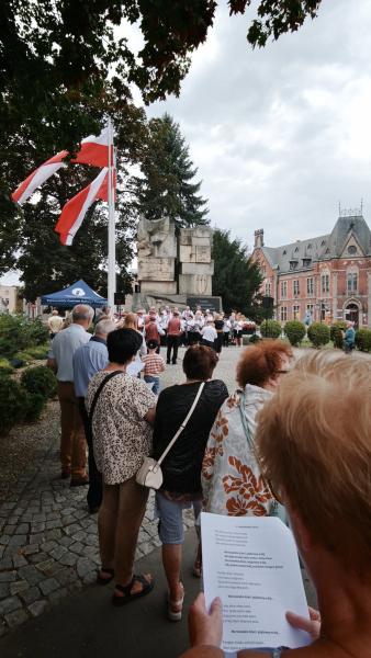Patriotyczne śpiewy w Ząbkowicach Śląskich. Mieszkańcy uczcili 82. rocznicę Powstania Warszawskiego