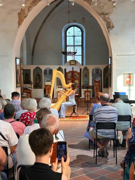 Wernisaż twórczości Marca Chagalla w Ząbkowicach Śląskich. Sztuka i muzyka w Galerii przy Cerkwi