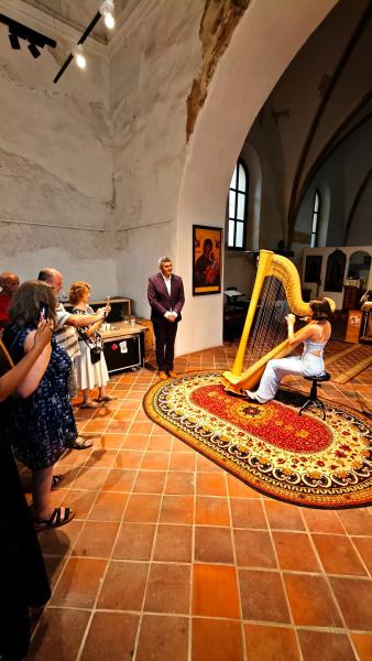 Wernisaż twórczości Marca Chagalla w Ząbkowicach Śląskich. Sztuka i muzyka w Galerii przy Cerkwi