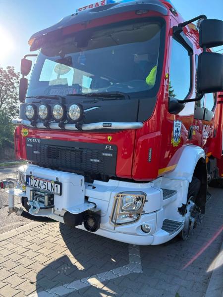 Nie dotarli, by ratować życie. Kolizja auta strażackiego w drodze do osoby z zatrzymaniem krążenia
