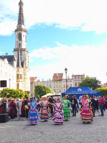 Meksyk na ząbkowickim rynku. Barwny folklor zachwycił mieszkańców i turystów