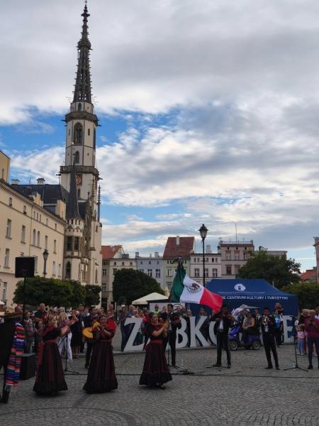Meksyk na ząbkowickim rynku. Barwny folklor zachwycił mieszkańców i turystów