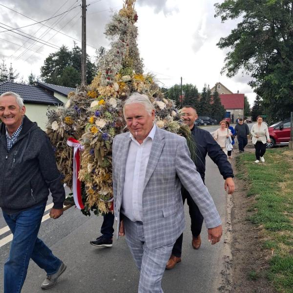 Dożynki wiejskie sołectw Niedźwiednik i Służejów za nami