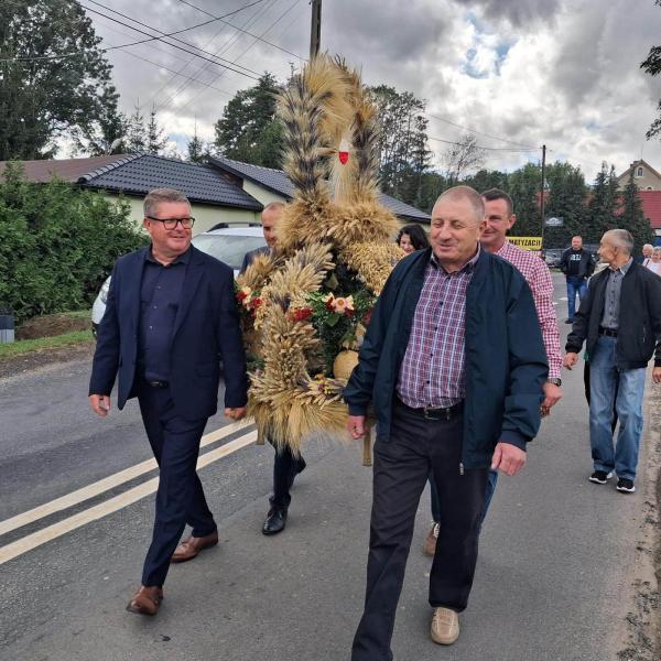 Dożynki wiejskie sołectw Niedźwiednik i Służejów za nami