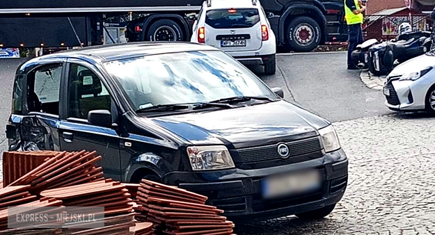 Zderzenie motocykla z samochodem osobowym na krajowej ósemce w Bardzie