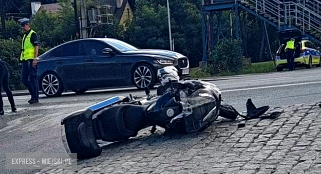 Zderzenie motocykla z samochodem osobowym na krajowej ósemce w Bardzie