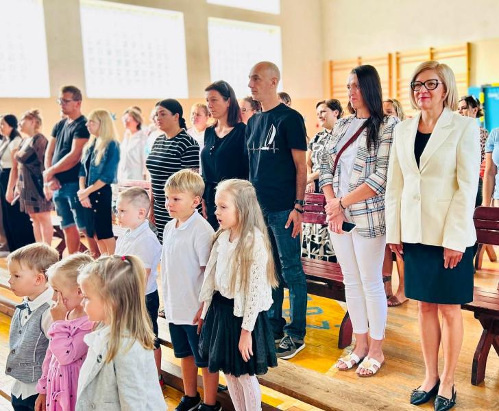 Rozpoczęcie roku szkolnego w Zespole Szkół i Przedszkoli w Niedźwiedziu