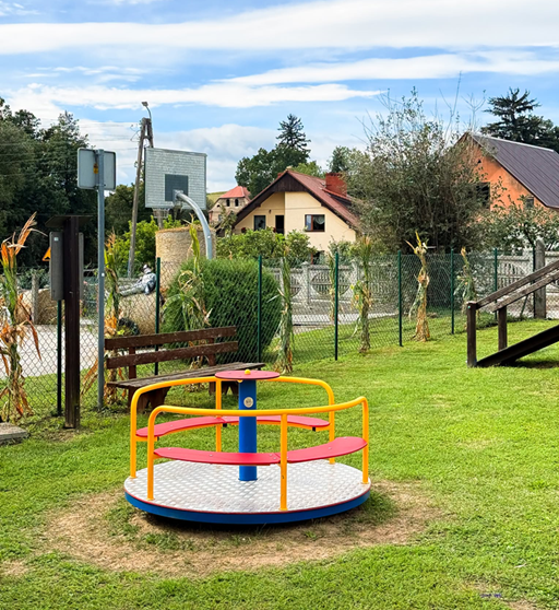 Nowe wyposażenie placu zabaw w Czerńczycach
