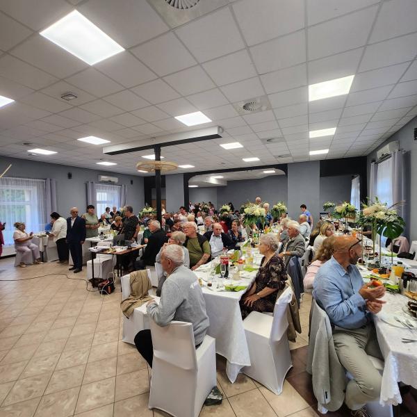 22 lata temu zabrzmiał w niej ostatni dzwonek. Absolwenci szkoły w Laskach spotkali się po latach