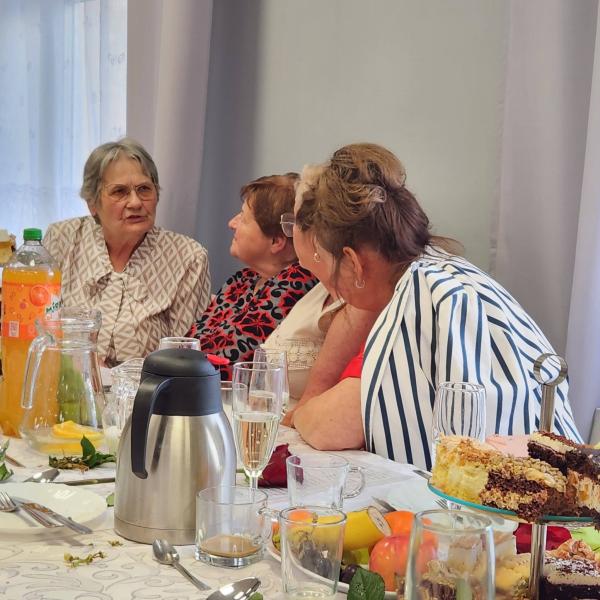 22 lata temu zabrzmiał w niej ostatni dzwonek. Absolwenci szkoły w Laskach spotkali się po latach