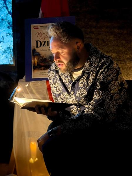 „Dziady” w roli głównej. Narodowe Czytanie w ziębickiej szkole podstawowej nr 2