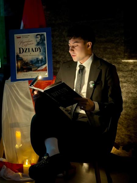 „Dziady” w roli głównej. Narodowe Czytanie w ziębickiej szkole podstawowej nr 2