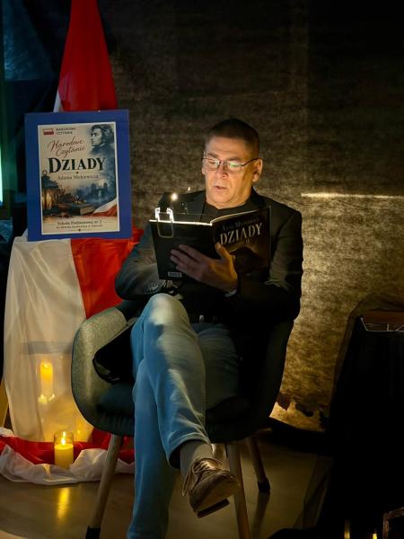 „Dziady” w roli głównej. Narodowe Czytanie w ziębickiej szkole podstawowej nr 2