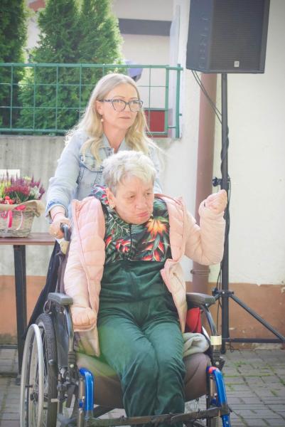 Pożegnali lato w Domu Pomocy Społecznej w Ziębicach. Była muzyka, taniec i wspólna zabawa