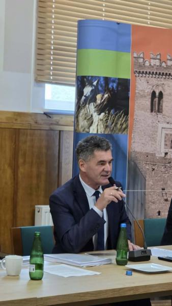 Nagrody dla uczniów, zmiany w budżecie i apel o wspólną komunikację. XXV sesja Rady Powiatu