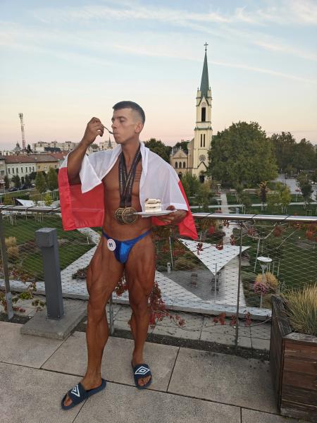 Dwa złote medale w kulturystyce! Bartosz Józwiszyn z Ząbkowic Śląskich podbił Budapeszt