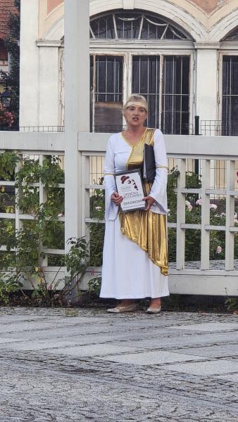 Muzyczne popołudnie w parku miejskim. Wrocławski Chór Seniora wystąpił w Złotym Stoku